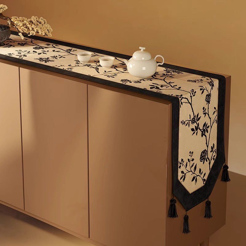 "Estern Silhouettes" Flower Shadow Pattern Table Runner