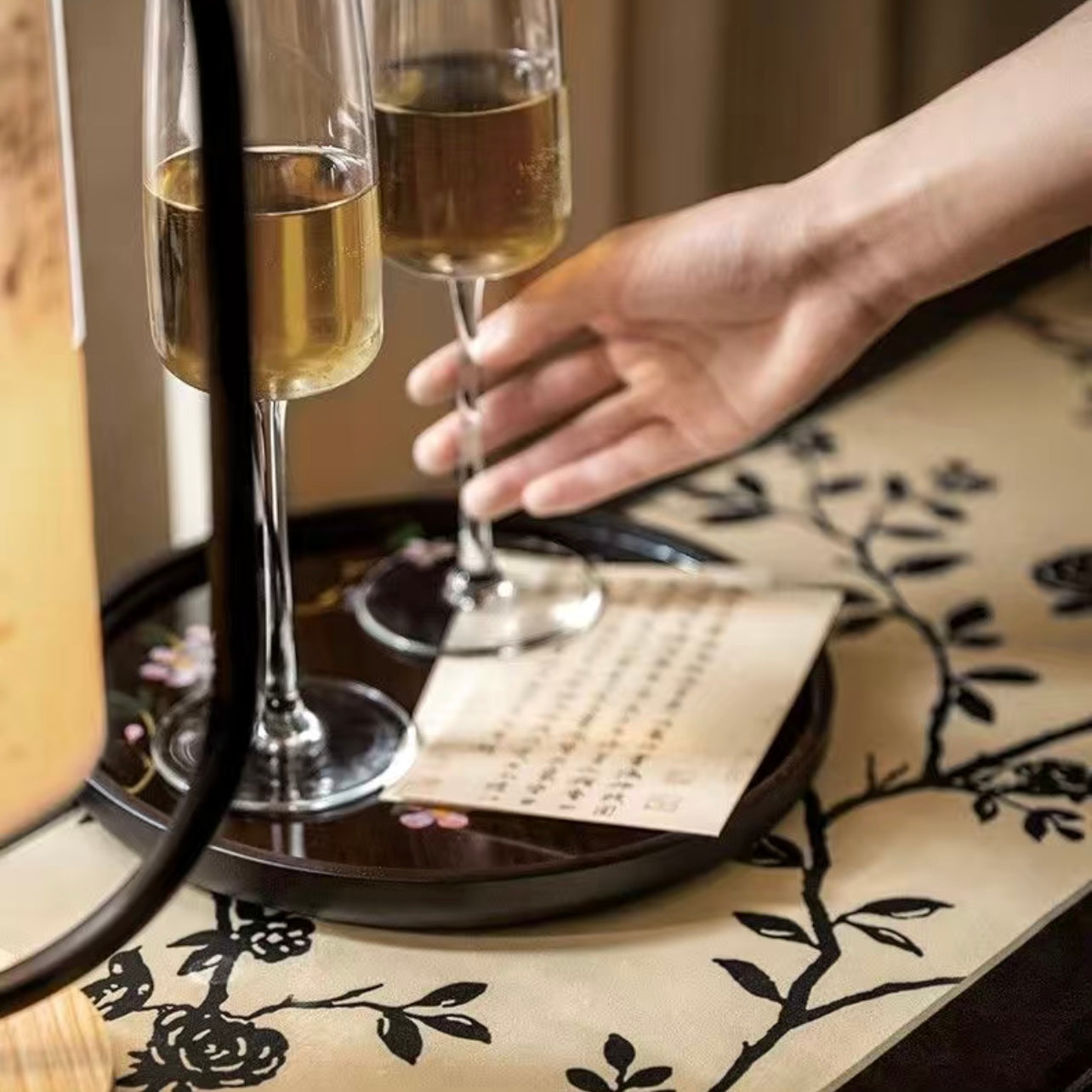 "Estern Silhouettes" Flower Shadow Pattern Table Runner
