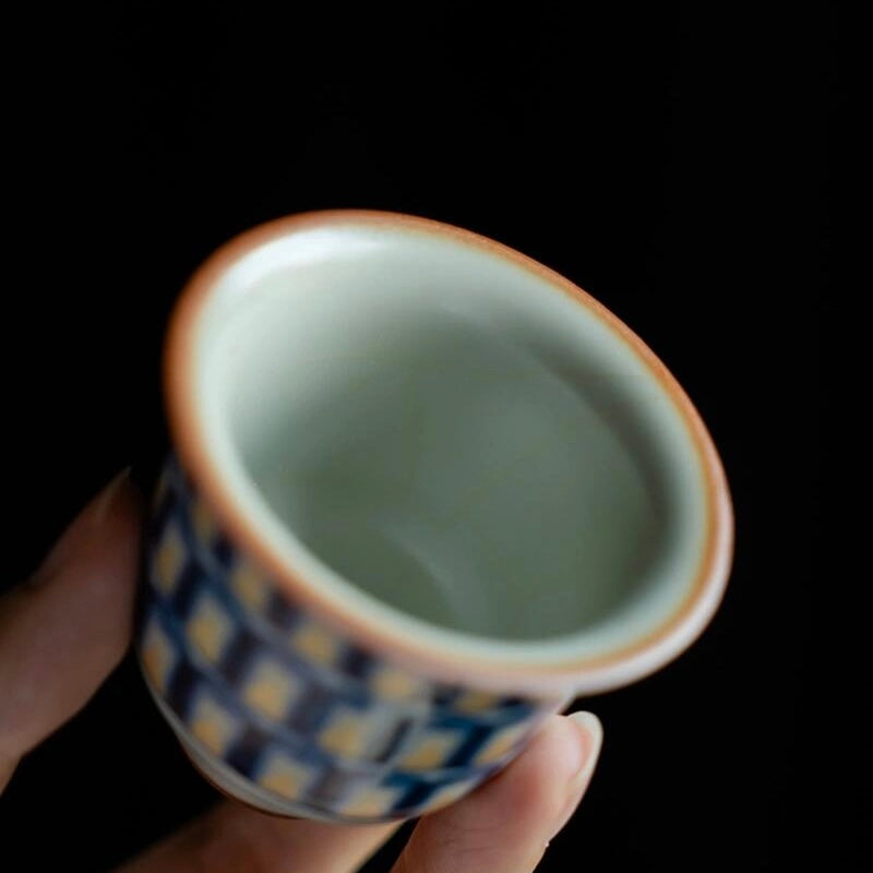 Chinese Dunhuang Buddha Ceramic Tea Cup – Elegant teacup featuring a traditional Dunhuang Buddha design, perfect for tea lovers and collectors.