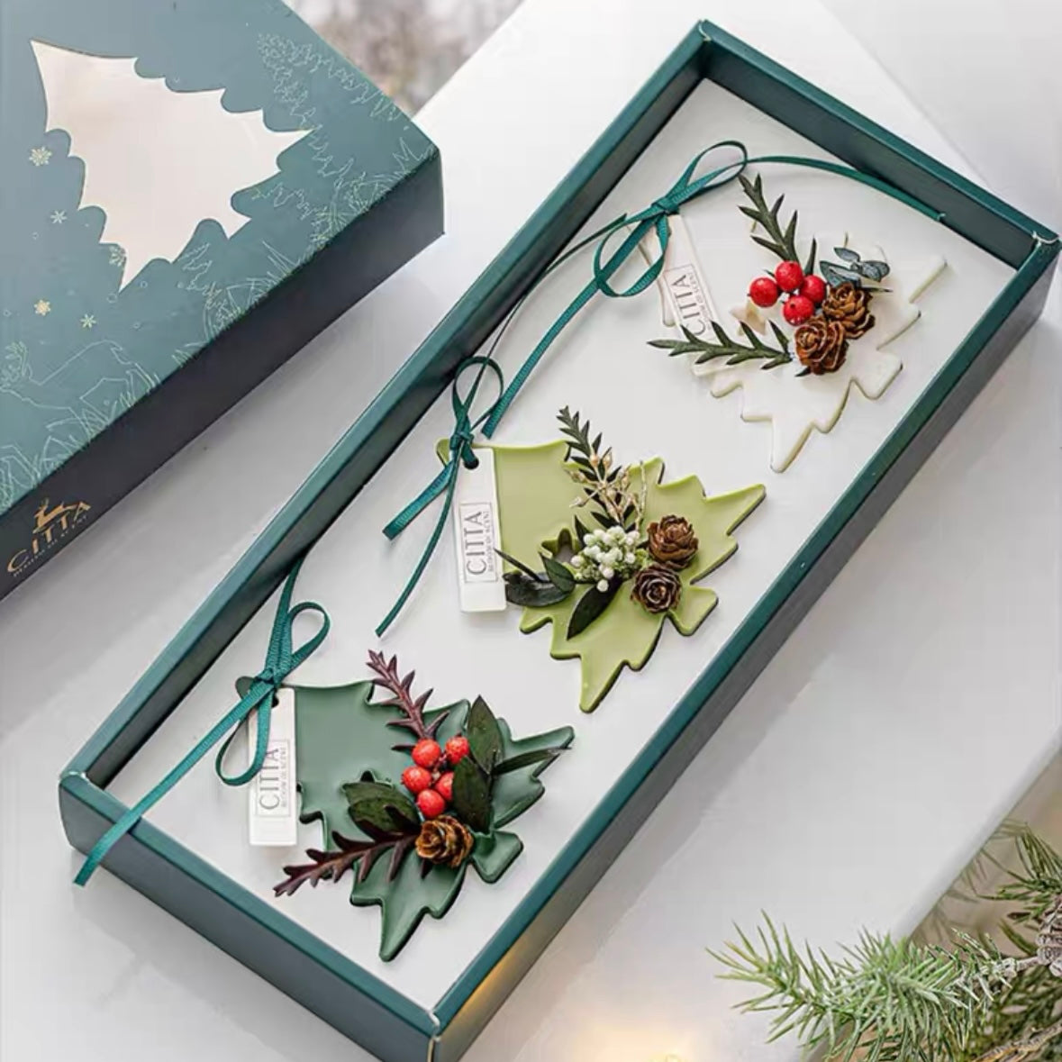 Christmas Tree Wardrobe Pendant Fragrance Set, Festive Scented Decor