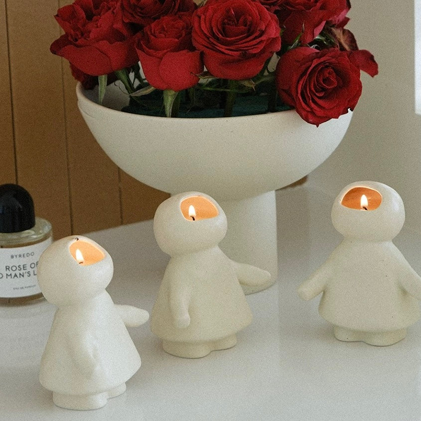 Creative minimalist flavorless candle with a sleek design, ideal for modern home decor and scent-free environments.