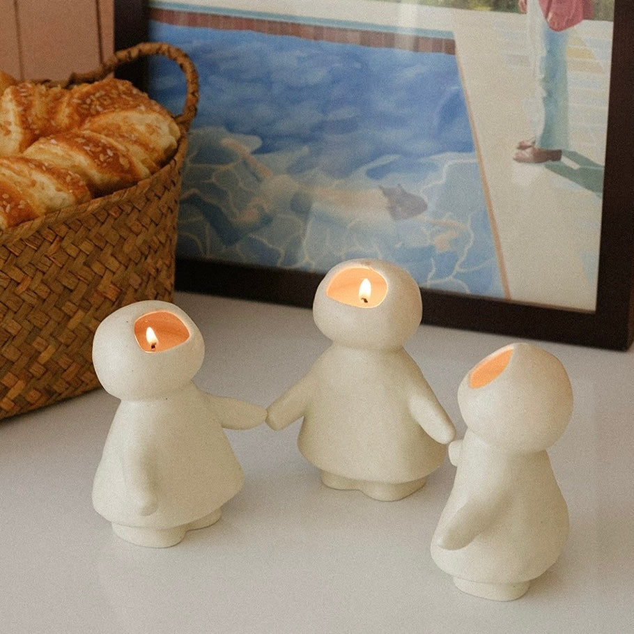 Creative minimalist flavorless candle with a sleek design, ideal for modern home decor and scent-free environments.