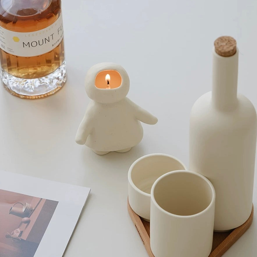 Creative minimalist flavorless candle with a sleek design, ideal for modern home decor and scent-free environments.