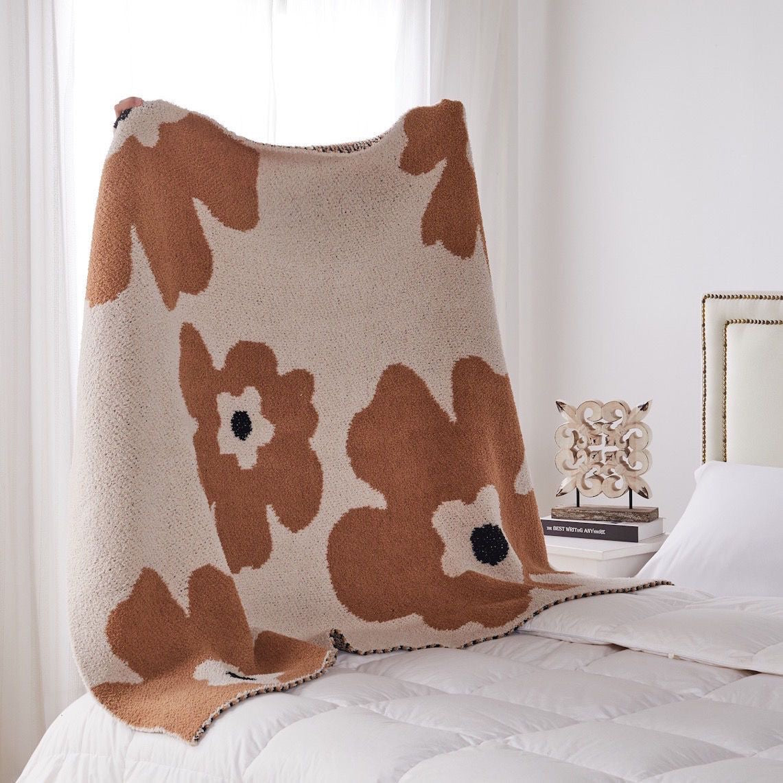 Flower Pattern Brown Throw Blanket, Cozy & Elegant Home Decor 