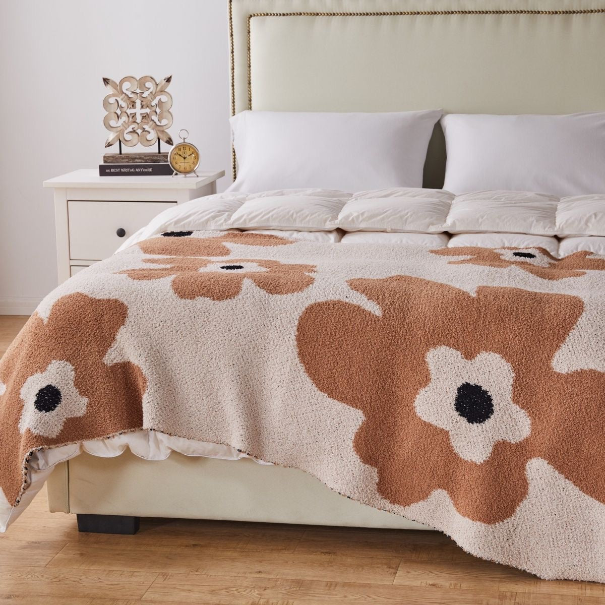 Flower Pattern Brown Throw Blanket, Cozy & Elegant Home Decor 