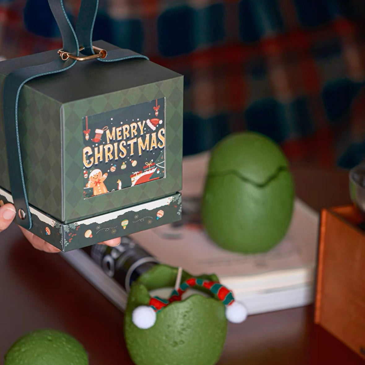 Green Egg-Shaped Christmas Scented Candle, Festive Holiday Decor