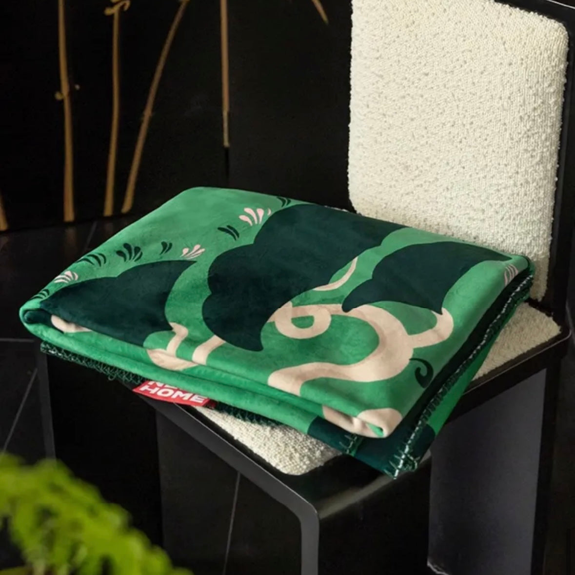 Green Tree Pattern Cotton Throw Blanket – A soft cotton throw blanket with a calming green tree pattern, perfect for adding a touch of nature-inspired comfort to your home.