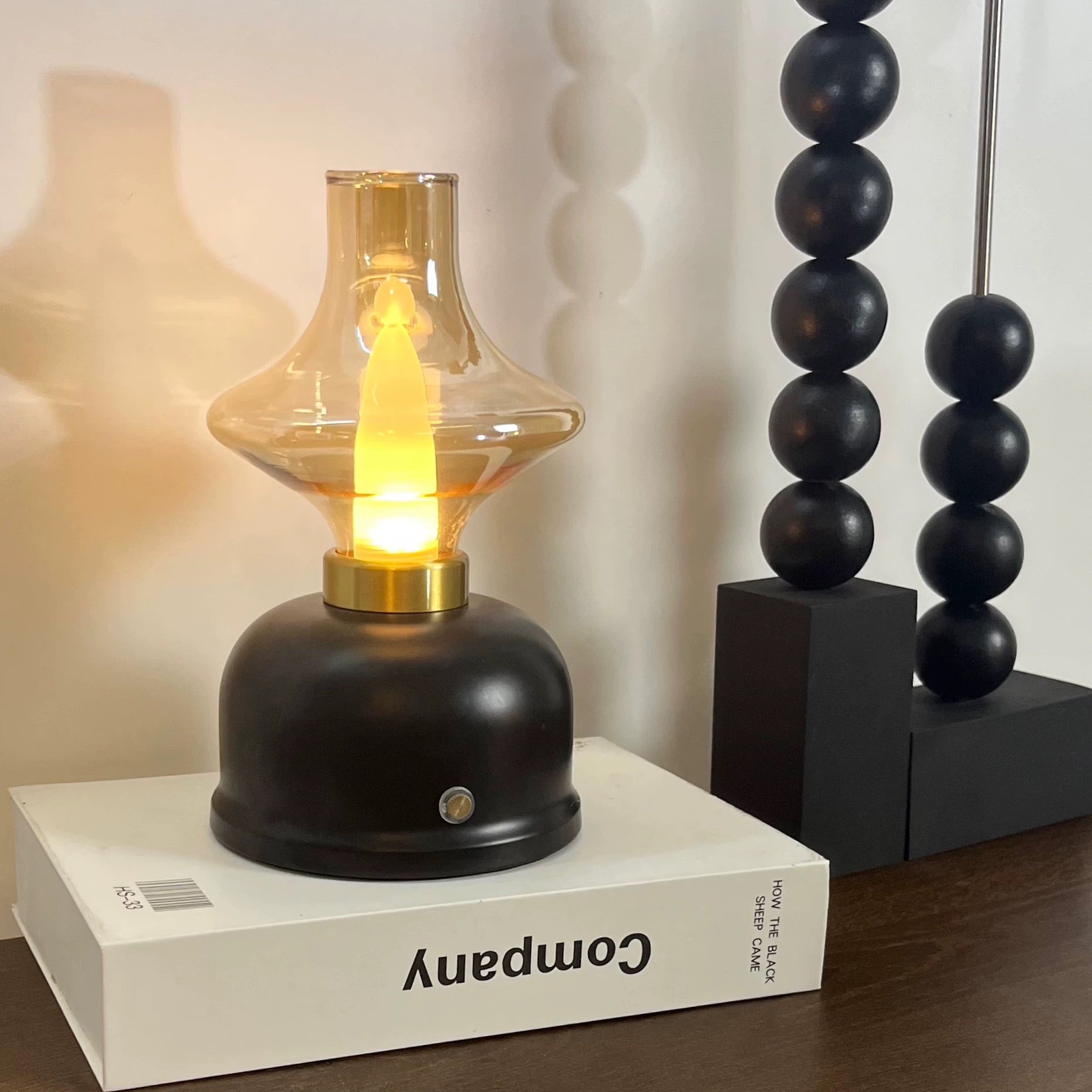 Vintage Oil Lamp-shaped Portable Cordless Rechargeable Table Lamp – A stylish cordless table lamp with a vintage oil lamp design, available in 4 color options for a cozy and functional home decor.