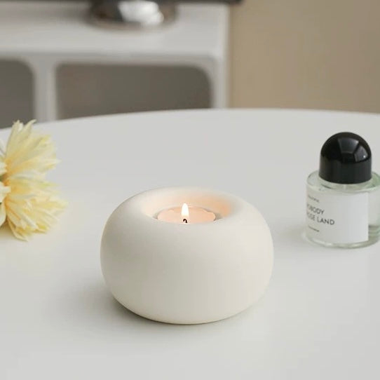White Round Minimalist Candle Holder， Modern and Elegant Decor
