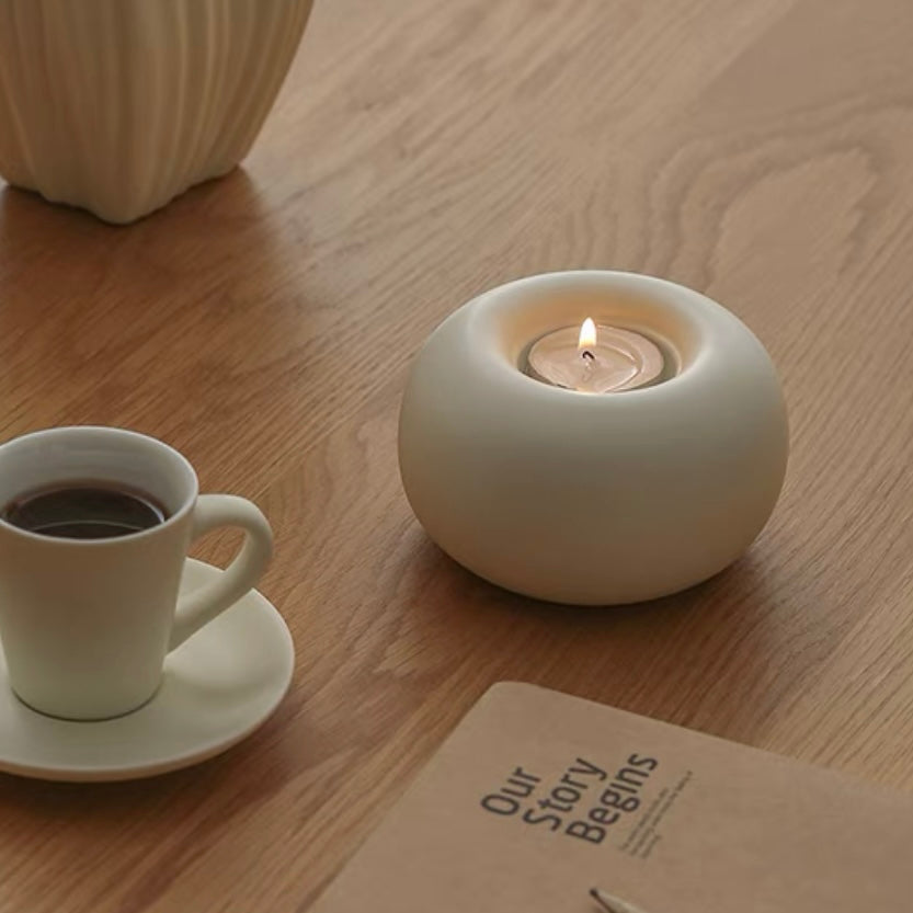 White Round Minimalist Candle Holder， Modern and Elegant Decor